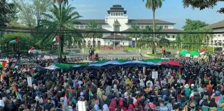 Ribuan umat Islam di Jawa Barat menggelar aksi dukungan terhadap Palestina