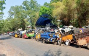 Pedagang dan Warga di Kelurahan Merdeka Kota Bandung Keluhkan Tumpukan Sampah: Bau dan Rusak Pemandangan!