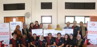 Serah terima donasi untuk sarana penunjang pendidikan kepada empat sekolah terdampak gempa di Cianjur dari YCAB, Yayasan Pundi Amal Peduli Kasih dan RANS Entertainment
