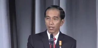 Tangkapan layar Presiden Jokowi sedang berpidato menggunakan bahasa inggris dalam sebuah acara yang diselenggarakan USINDO, US Chamber dan USABC, yang menjadi viral setelah disunting menjadi berpidato menggunakan bahasa mandarin.