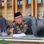 Wakil Rektor UIKA Bogor Bidang Kemahasiswaan, Dedi Supriadi memberikan keterangan dalam konferensi pers pada Senin.