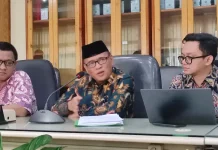 Wakil Rektor UIKA Bogor Bidang Kemahasiswaan, Dedi Supriadi memberikan keterangan dalam konferensi pers pada Senin.