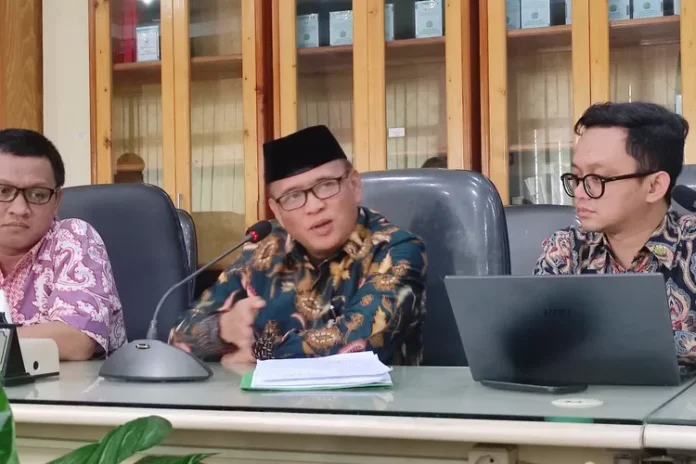 Wakil Rektor UIKA Bogor Bidang Kemahasiswaan, Dedi Supriadi memberikan keterangan dalam konferensi pers pada Senin.