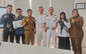 Tiga Siswa Peraih Medali Emas dalam LKS Tingkat Nasional dapat Penghargaan dari Kepala KCD Wilayah IV