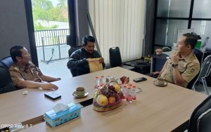 Nyaleg DPR RI, Kades Pangkalan Baru Serahkan Surat Pengunduran ke DPMD Purwakarta