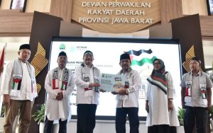 Sekretariat DPRD Jabar Serahkan Donasi Peduli Palestina