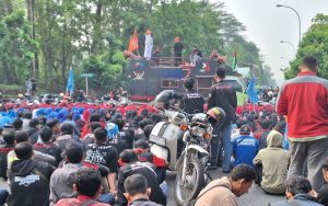 Buruh Kembali Demo, Ratusan Personel Polres Purwakarta Lakukan Pengamanan