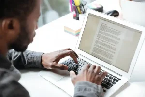 Cara Menulis Artikel SEO Friendly yang Menarik dan Informatif Menurut Deric Santoso, Owner optimaise.co.id