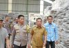 Kapolda Jawa Barat memantau gudang logistik pemilu di KPU Karawang