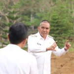 Pj Bupati KBB Arsan Latif saat meninjau lokasi rencana pembangunan miniatur Ka'bah di komplek Pemda Bandung Barat