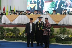 Ribuan Mahasiswa Uninus Bandung Resmi Diwisuda, Ini Pesannya