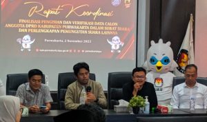 Rapat koordinasi KPU Purwakarta terkait finalisasi data caleg Pemilu 2024 (1)