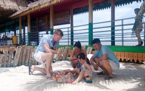 Wisatawan Asal Australia Terpesona Keindahan Pantai Pondok Permai Serdang Bedagai