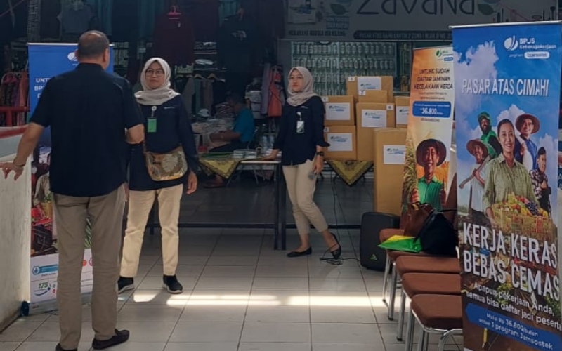 Kampanye KKBC, BPJS Ketenagakerjaan Blusukan ke Pasar Atas Cimahi