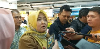 Disperindag Jabar melakukan sidak ke sejumlah pasar di Kota Bandung