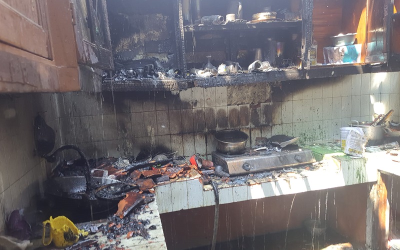 Lupa Matikan Kompor saat Memasak, Sebuah Rumah di Purwakarta Hangus Terbakar