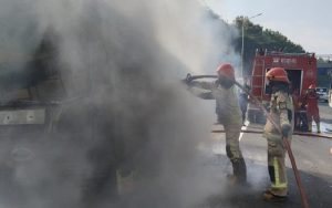 Mobil Elf Terbakar di Tol Cipularang, Diduga Karena Ini