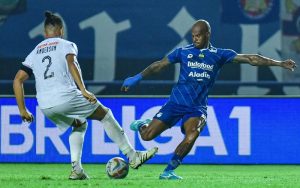 Persib Bandung Takluk dari Persik Kediri di GBLA