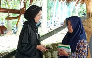 Selebgram Cantik Asal Malaysia Salurkan Wakaf Al Quran ke Sekolah di Ujung Barat Purwakarta