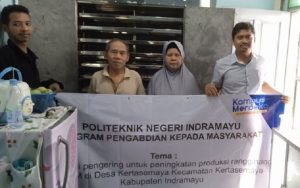 PKM Politeknik Negeri Indramayu Buat Mesin Oven untuk Pengusaha Rengginang UMKM Kertasemaya