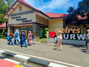 Tertipu Arisan Online, Puluhan Emak-emak Dan Mamah Muda Datangi Mapolres Purwakarta