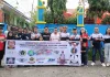 Foto bersama perwakilan komunitas dan asosiasi media setelah memberikan bantuan di Desa Sukamulya Kecamatan Tegalwaru Kabupaten Purwakarta (Foto: Istimewa)