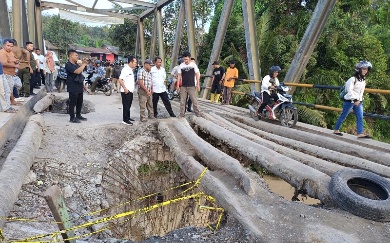 Jembatan Ambruk