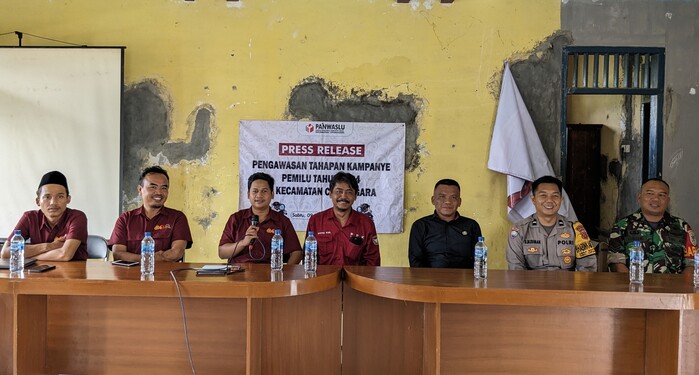 Panwascam Cipunagara melakukan pers konferesni pengawasan kampanye Pilpres 2024