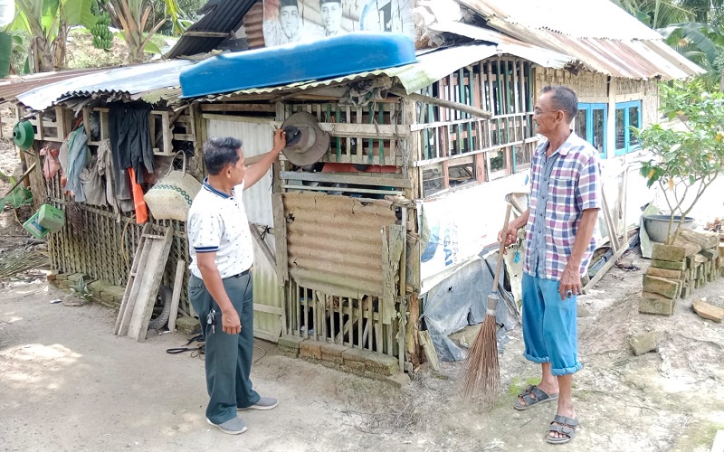 Potret Kemiskinan di Serdang Bedagai: Seorang Pemulung Hidup Sebatang Kara dalam Gubuk Reyot Tanpa Listrik