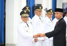 Pj Wali Kota Bekasi, Raden Gani Muhammad saat dilantik oleh Pj Gubernur Jabar Bey Machmudin (1)