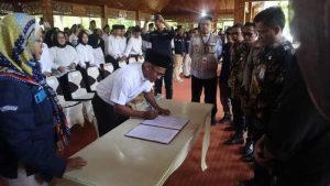18.851 Anggota KPPS di Purwakarta Resmi Dilantik, Disertai Aksi Penanaman Pohon