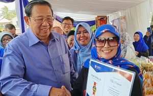Disambangi SBY di Pameran UMKM, Nia Rohania Ngaku Bangga Jadi Bagian Partai Demokrat