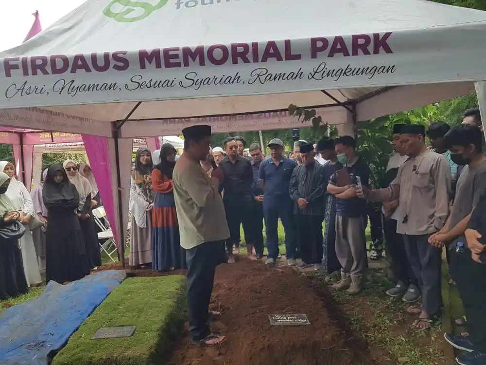 Suasana Pemakaman Farid Poniman, pendiri dan penemu STIFIn, di Firdaus Memorial Park, Cikalongwetan, Kabupaten Bandung, Sabtu 27 Januari 2024 (Foto: Ist)