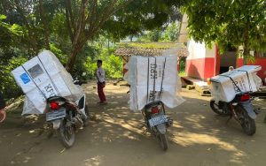 Sebanyak 560 Kotak Suara Distribusikan ke 112 TPS se-Kecamatan Cikadu Cianjur