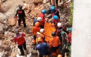 Longsor Pembangunan TPT di Bogor Tewaskan Dua Pekerja