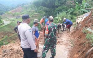 Ini Detik-detik Longsor di Cipangramatan Garut yang Terjang Penggilingan Padi