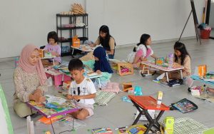 Lewat Painting Class, Muralis Cantik Asal Purwakarta Ajarkan Kreativitas Seni Sejak Dini