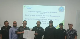 Penandatanganan MoU antara BPJS Ketenagakerjaan Bandung Bojongsoang dengan Himpunan Pengusaha Warteg Bandung Raya (Foto: Istimewa)