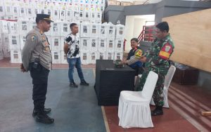 Pasca Pencoblosan, Polisi Perketat Penjagaan Gudang Logistik di Setiap Kecamatan se-Purwakarta