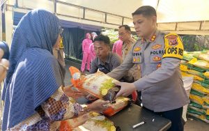 Polres Purwakarta Gelar Pasar Murah, Warga Berharap Bisa Rutin