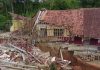Bangunan sekolah ambruk akibat pergerakan tanah di Kecamatan Rongga Bandung Barat.