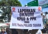 Aksi damai kader PKS di kantor KPU kota Depok.