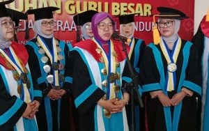 Hadiri Pengukuhan Guru Besar Poltekesos Bandung, Mensos Risma Sampaikan Hal Ini