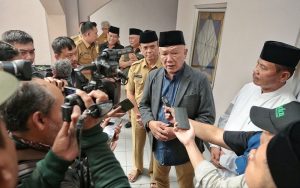 Jelang Pelepasan ke Tanah Suci, Bambang Tirtoyuliono Ingatkan Jemaah Asal Kota Bandung Jaga Kesehatan