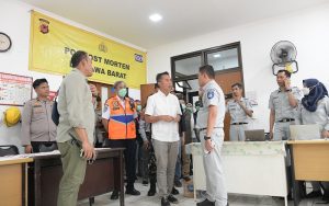 Jenguk Korban Kecelakaan Tol Japek, Bey Machmudin Sampaikan Hal Ini