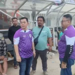 Ivan Kuntara saat menyaksikan laga uji coba Persipo Purwakarta vs PS Siak di Stadion Purnawarman Purwakarta (Foto: Jabarnews.com)