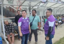 Ivan Kuntara saat menyaksikan laga uji coba Persipo Purwakarta vs PS Siak di Stadion Purnawarman Purwakarta (Foto: Jabarnews.com)