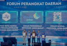 Pemberian penghargaan 'Pelaksanaan Forum Perangkat Daerah Tingkat Provinsi Jawa Barat Tahun 2024'