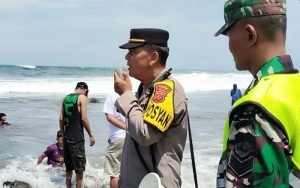 Polisi Imbau Wisatwan Tak Berenang di Laut Pantai Jayanti dan Cemara