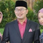 Ridwan Kamil diantara istri dan putrinya